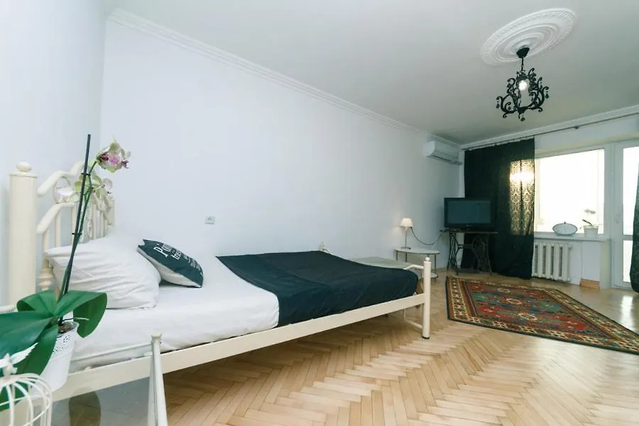 Белые Апартаменты На Жилянской Kyiv Apartment