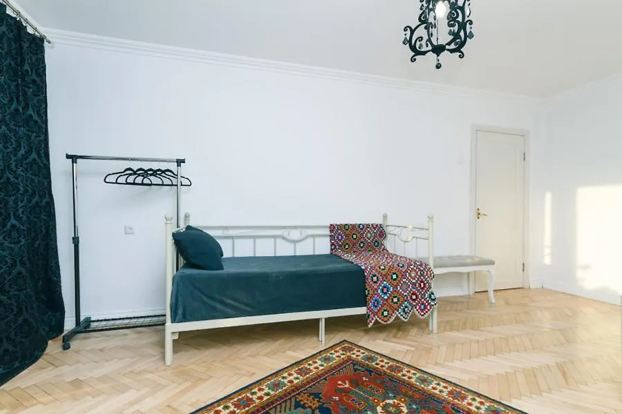 Белые Апартаменты На Жилянской Kyiv Apartment